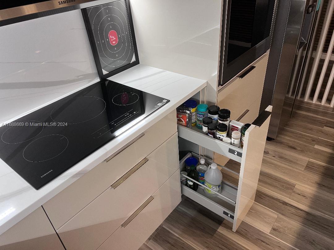 GOLDEN SAILS CONDO - Residential