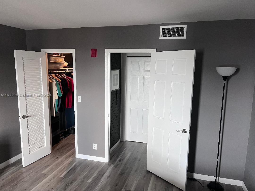 GOLDEN SAILS CONDO - Residential