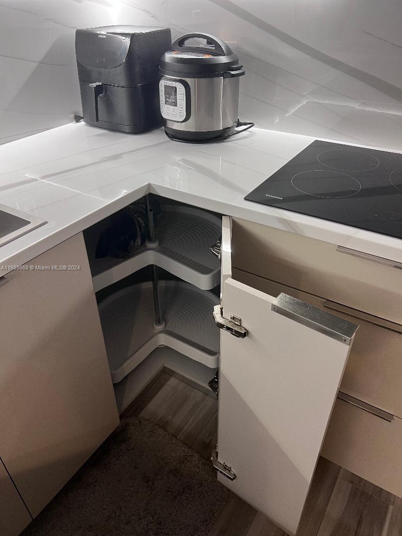 GOLDEN SAILS CONDO - Residential