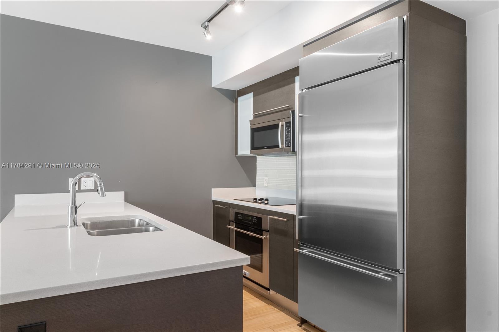 500 Brickell Ave 2606