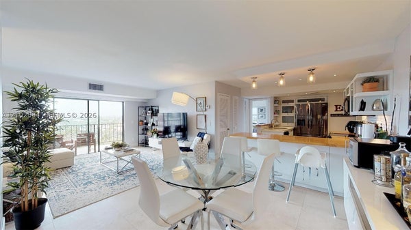 77 CRANDON BLVD APT 8D, KEY BISCAYNE, FL 33149 - Image 2a7fcd134182a45b5372e0bf8dd9db6c/1728017890