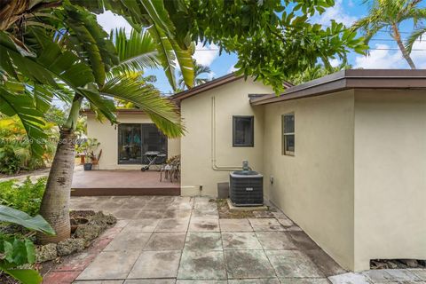 Tiny photo for 810 NE 149th St, Miami, FL 33161 (MLS # A11977299)
