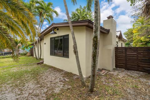 Tiny photo for 810 NE 149th St, Miami, FL 33161 (MLS # A11977299)