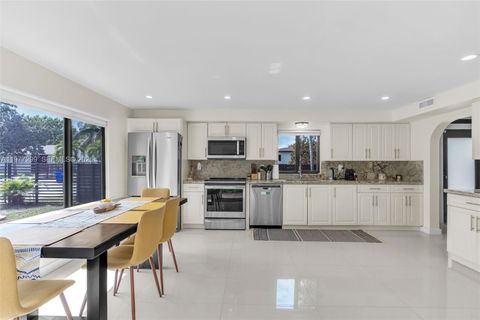 Tiny photo for 810 NE 149th St, Miami, FL 33161 (MLS # A11977299)