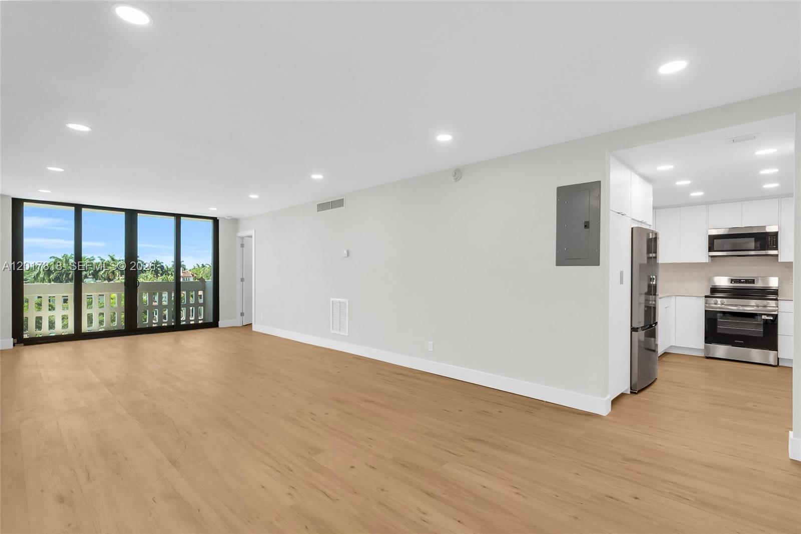 90 Edgewater Dr 525