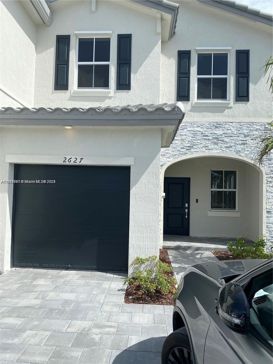 Rental Property at 2627 Se 12th St 2627, Homestead, Miami-Dade County, Florida - Bedrooms: 3 
Bathrooms: 3  - $2,900 MO.