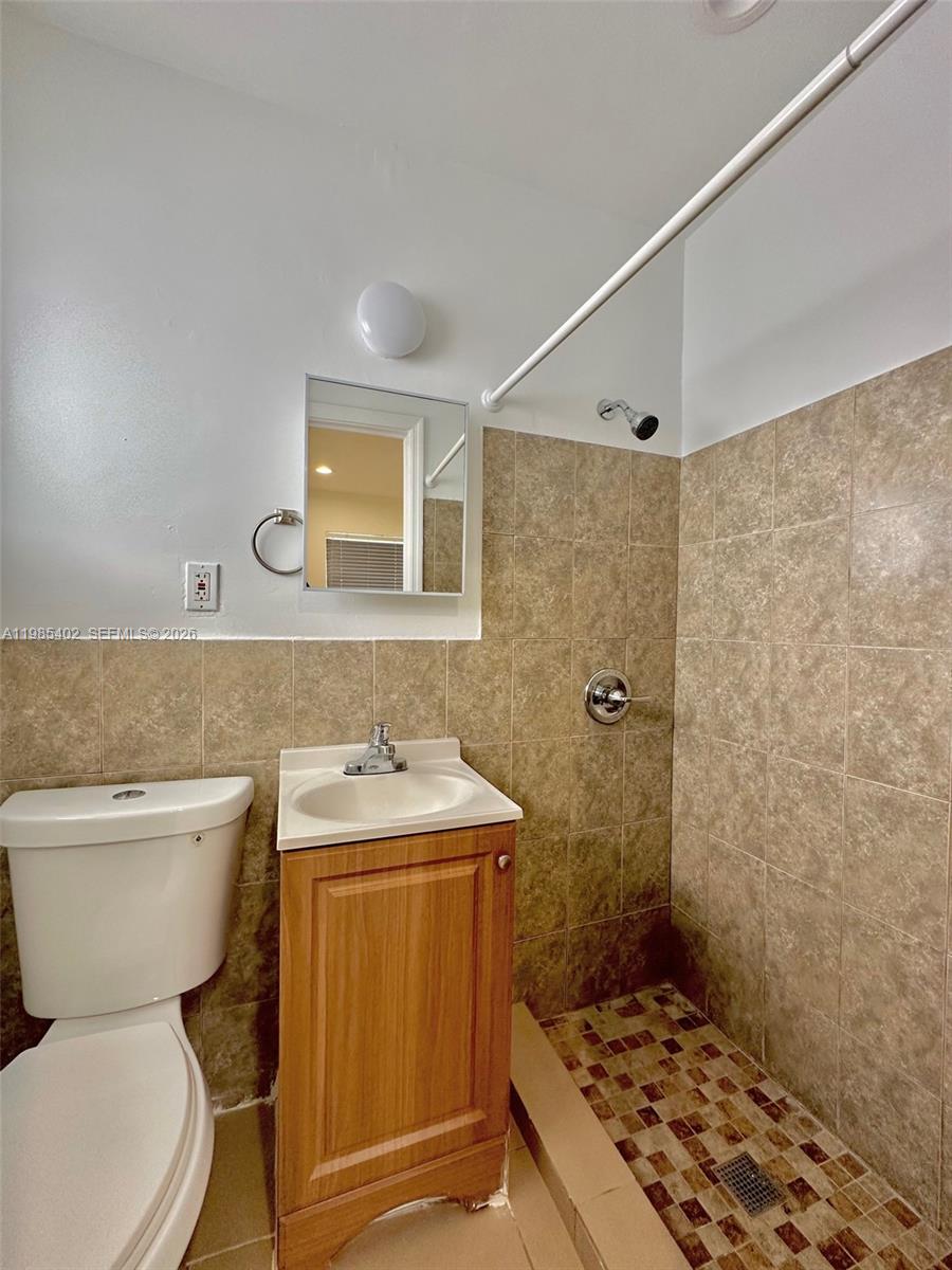 54TH ST BUS PLAZA SEC A - Residential Lease