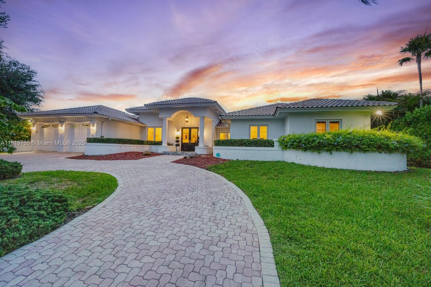 Property for Sale at 16070 Sw 77 Ct, Palmetto Bay, Miami-Dade County, Florida - Bedrooms: 5 
Bathrooms: 5  - $2,099,000