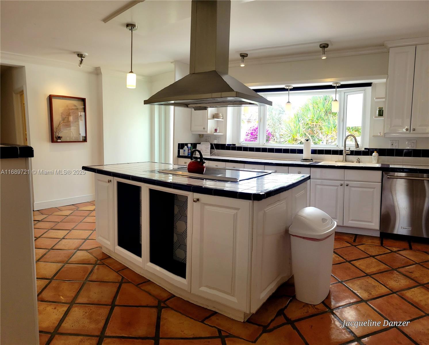 HILLSBORO HARBOR UNIT - Residential