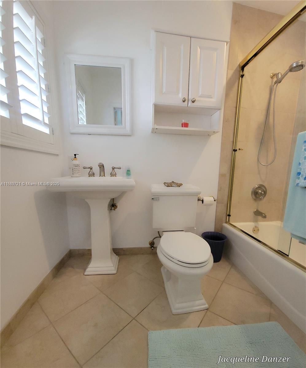 HILLSBORO HARBOR UNIT - Residential