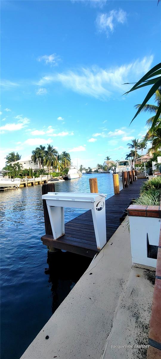 HILLSBORO HARBOR UNIT - Residential