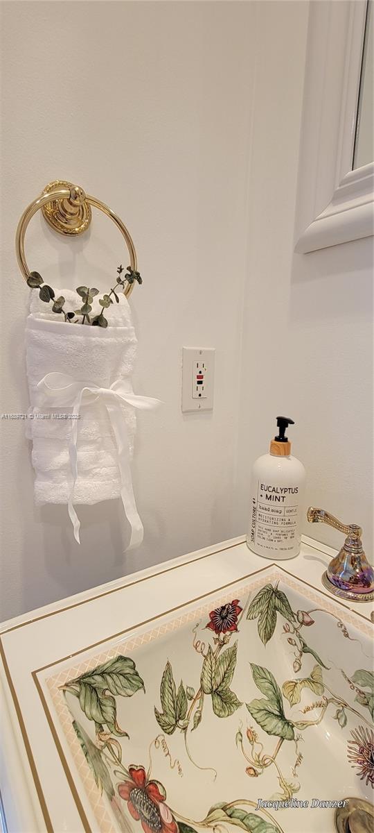 HILLSBORO HARBOR UNIT - Residential