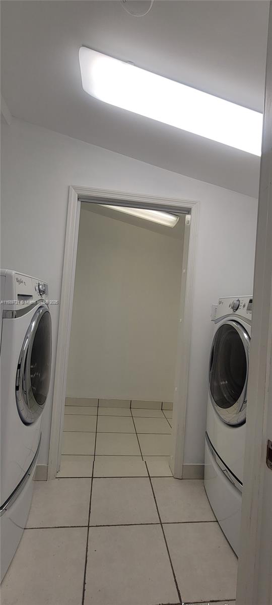 HILLSBORO HARBOR UNIT - Residential