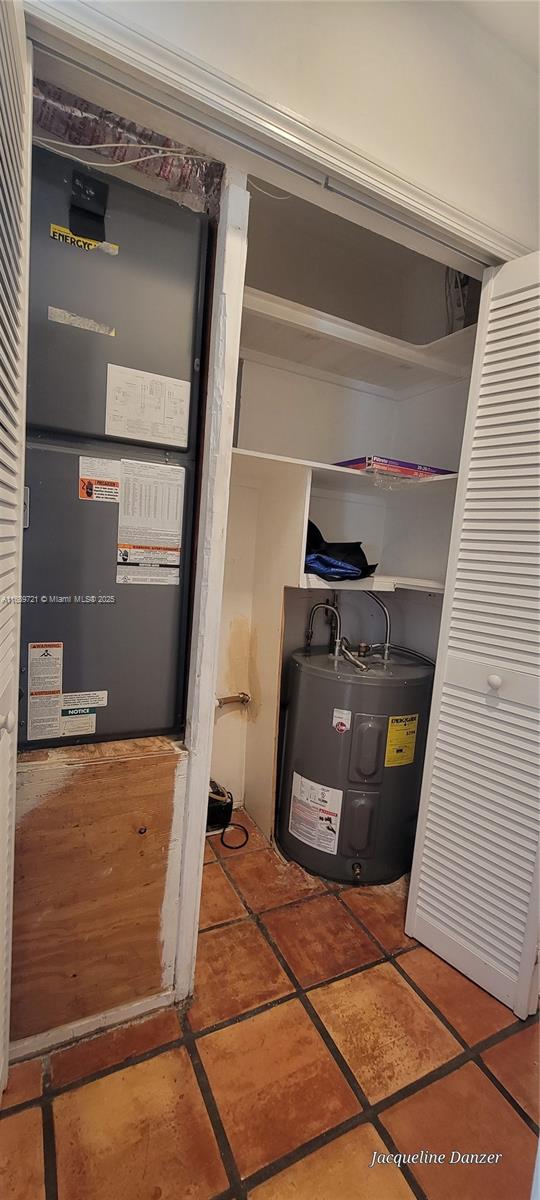 HILLSBORO HARBOR UNIT - Residential