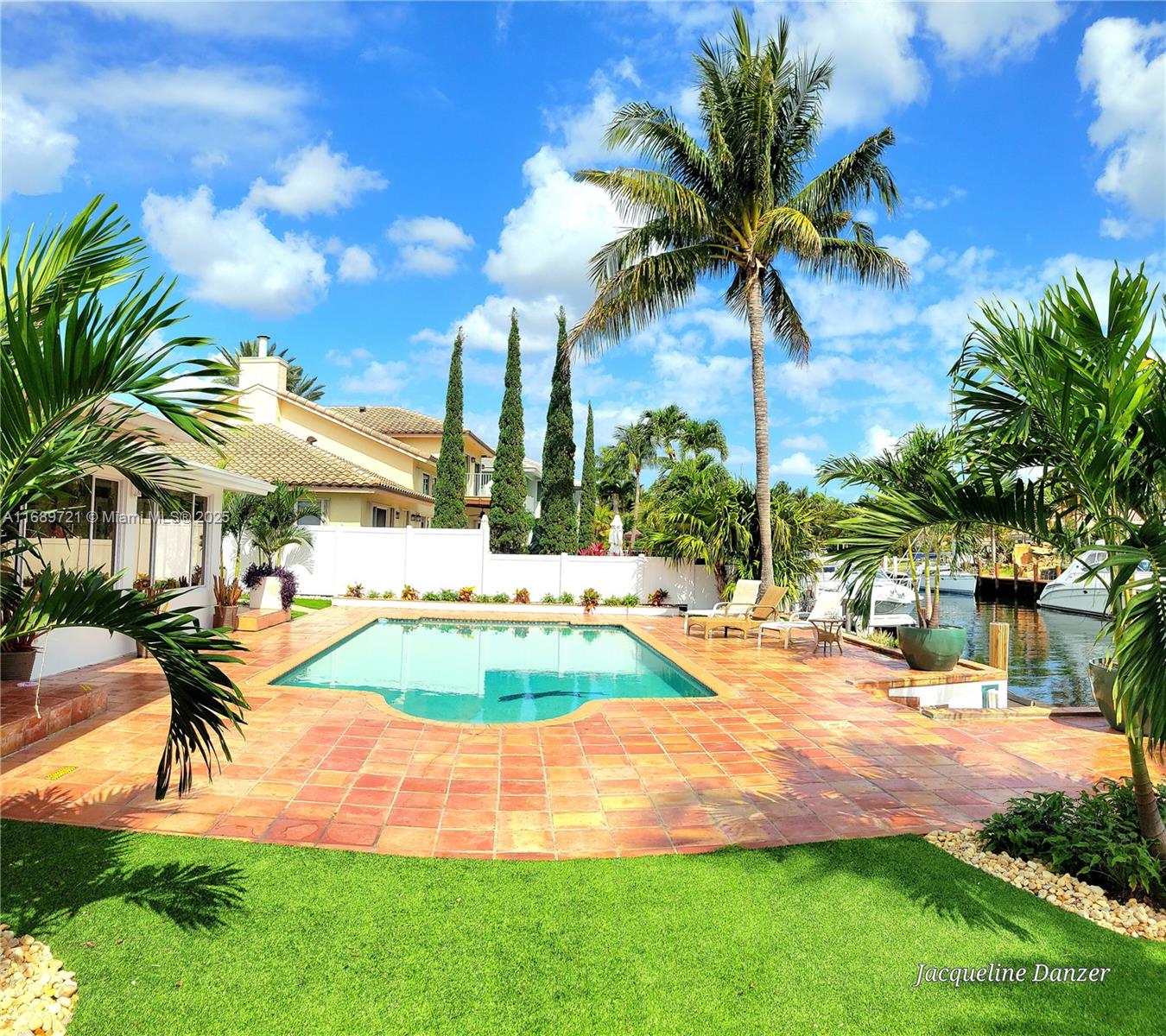 HILLSBORO HARBOR UNIT - Residential