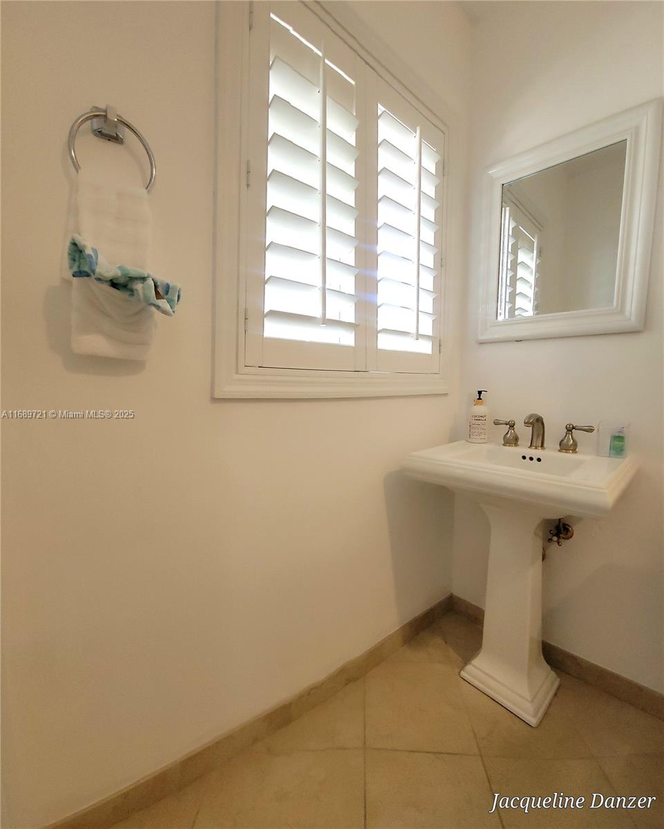 HILLSBORO HARBOR UNIT - Residential