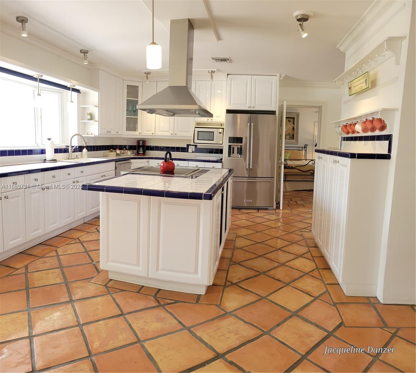 HILLSBORO HARBOR UNIT - Residential