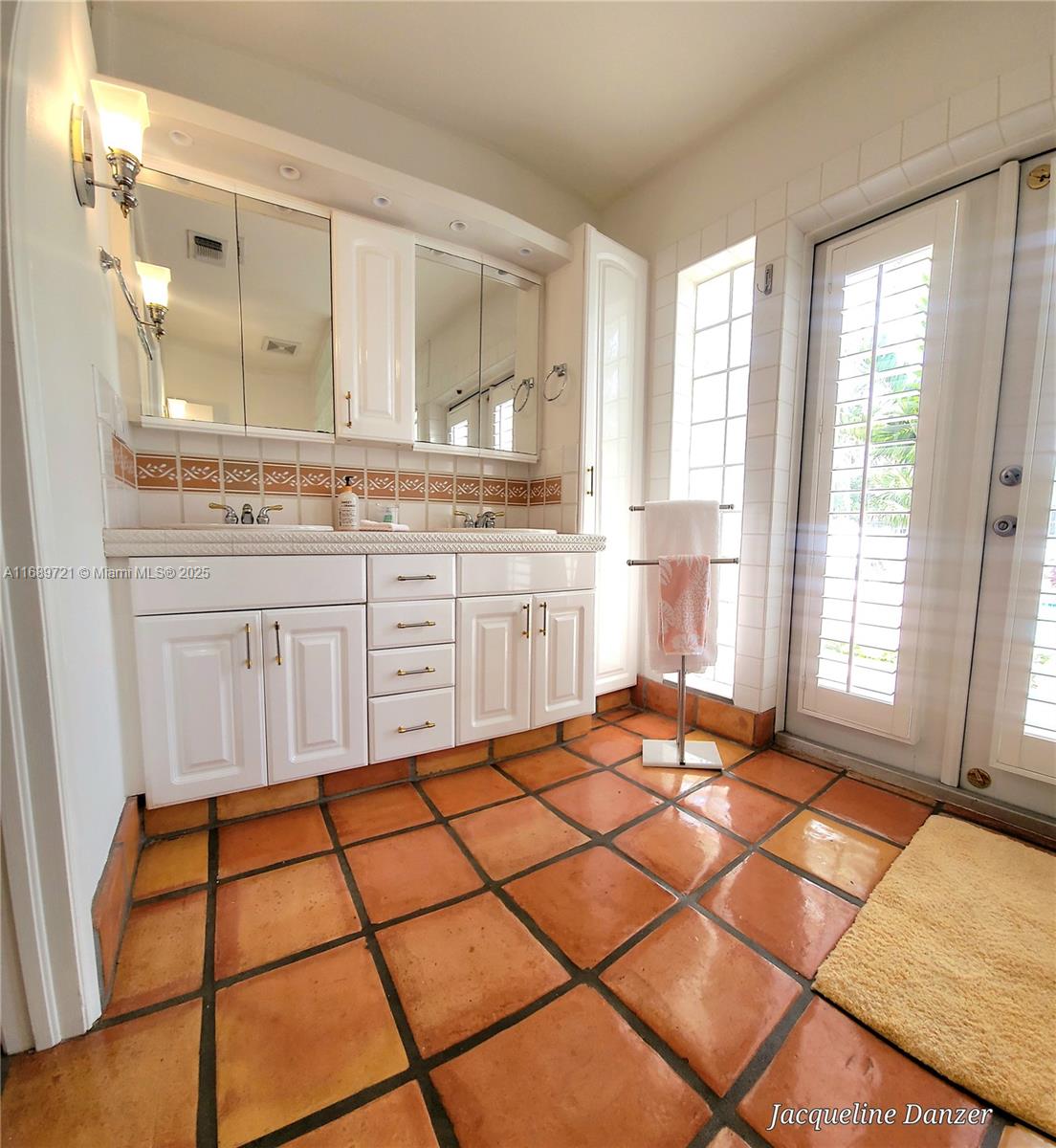 HILLSBORO HARBOR UNIT - Residential