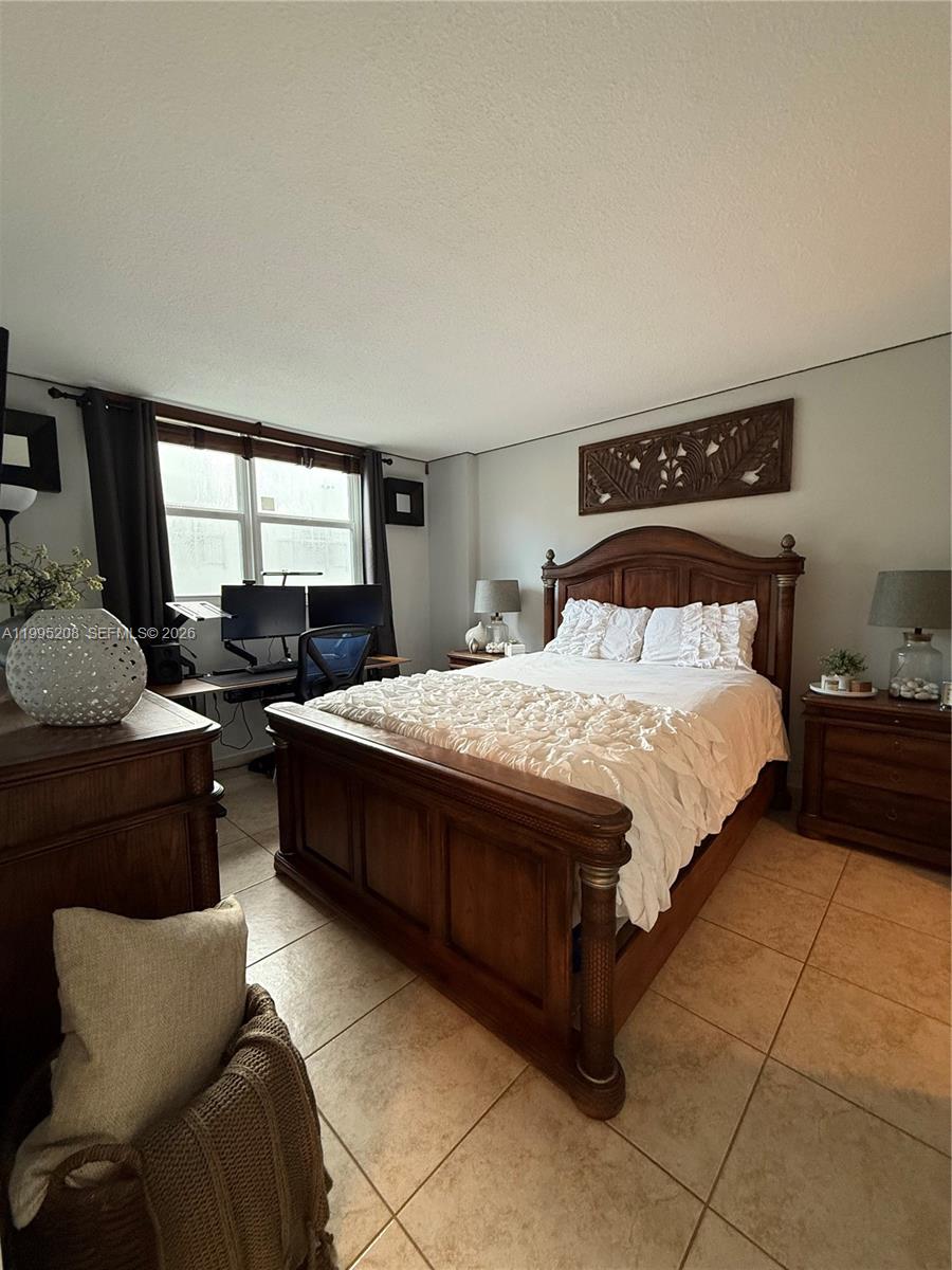 THE PRESIDENTIAL CONDO - Residential