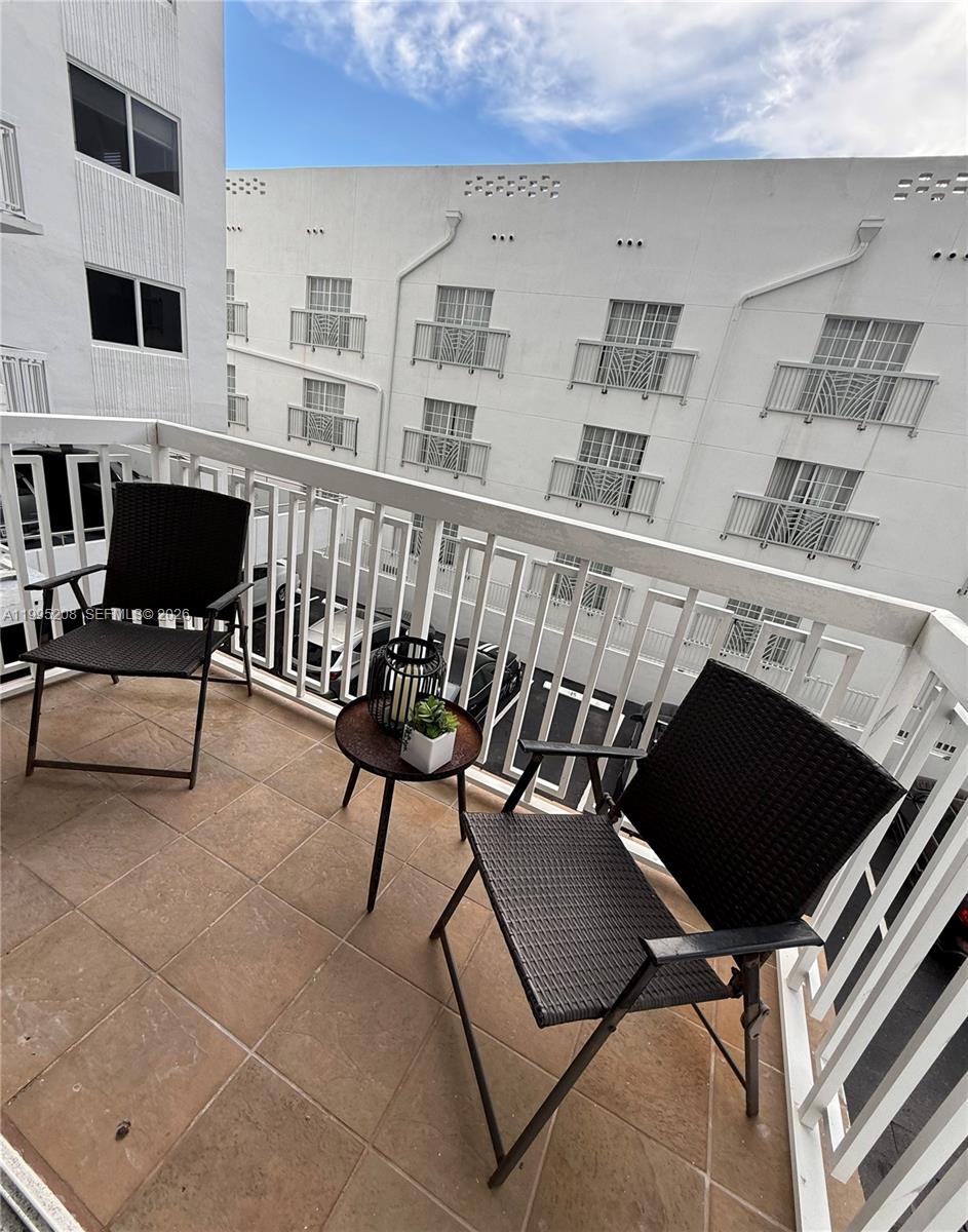 THE PRESIDENTIAL CONDO - Residential