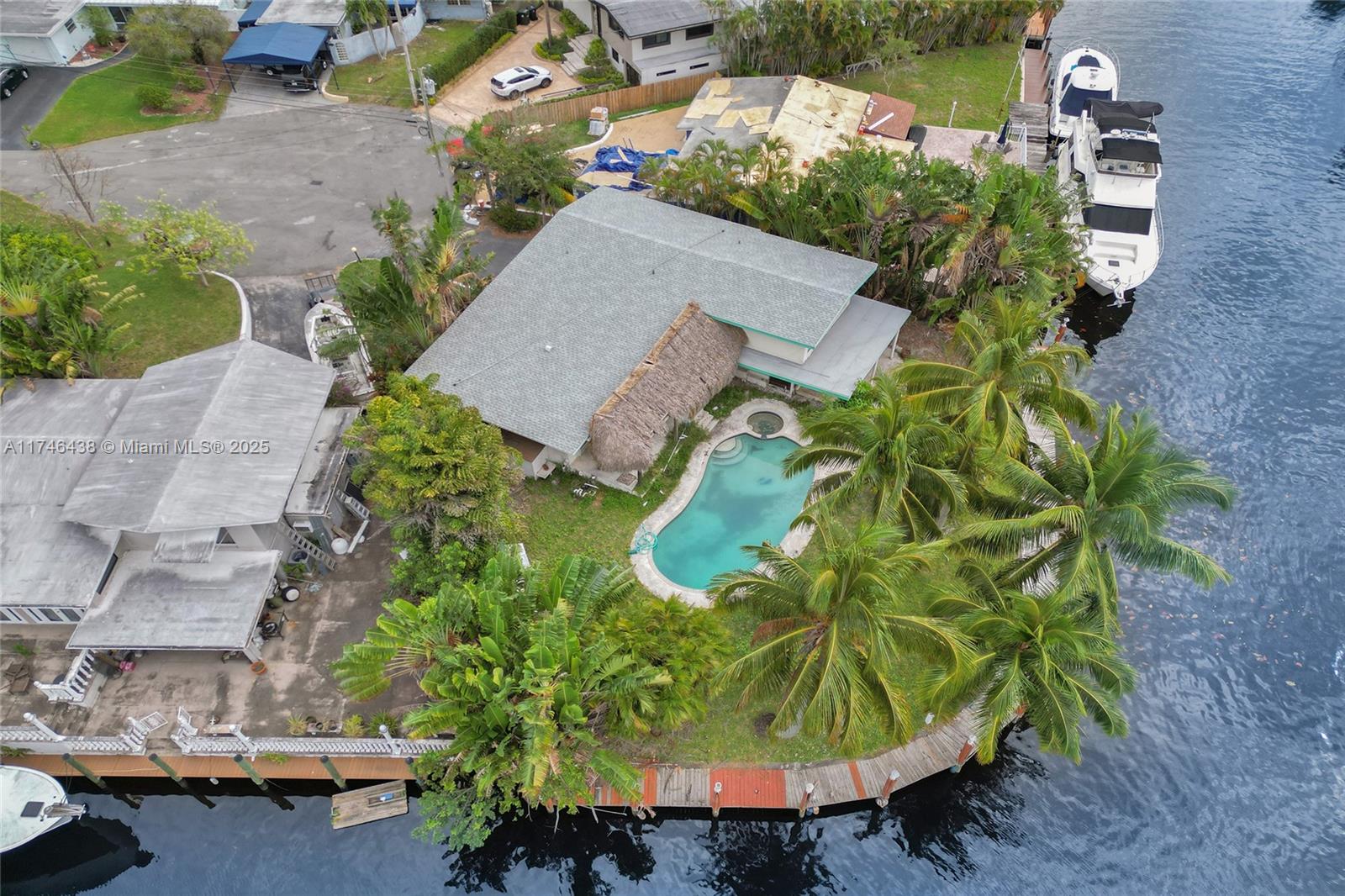 2637 Sugarloaf Ln