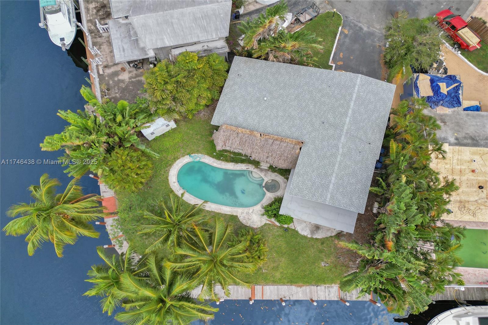 2637 Sugarloaf Ln