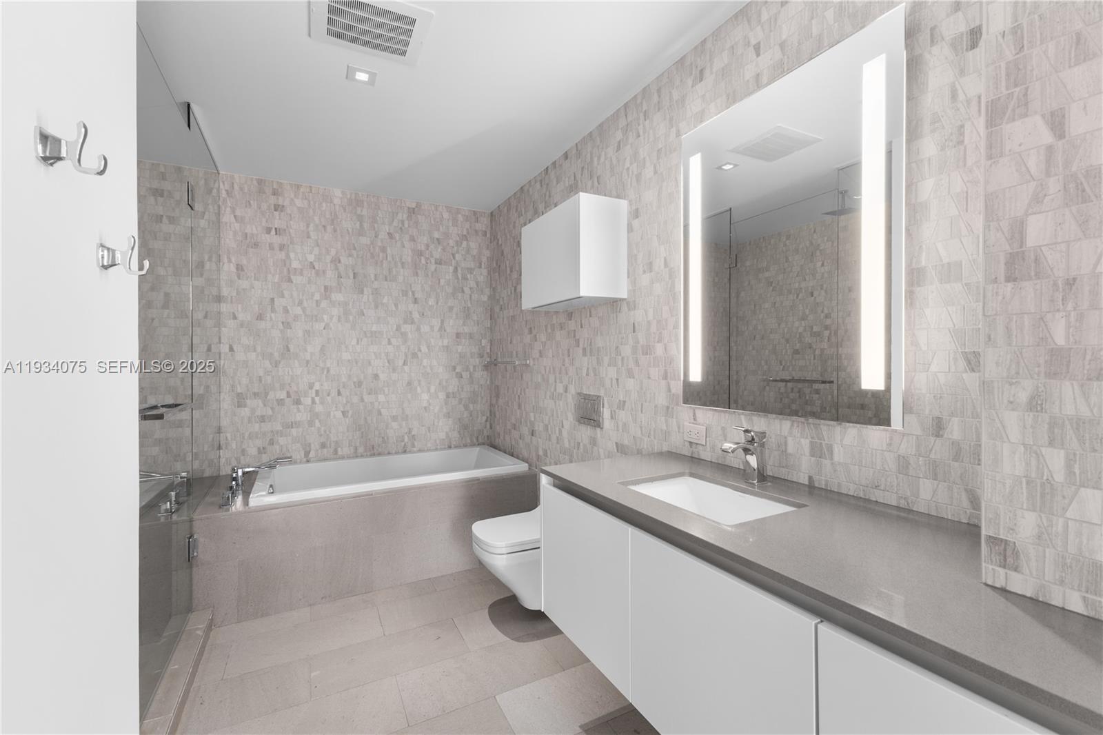 REACH CONDO - Residential