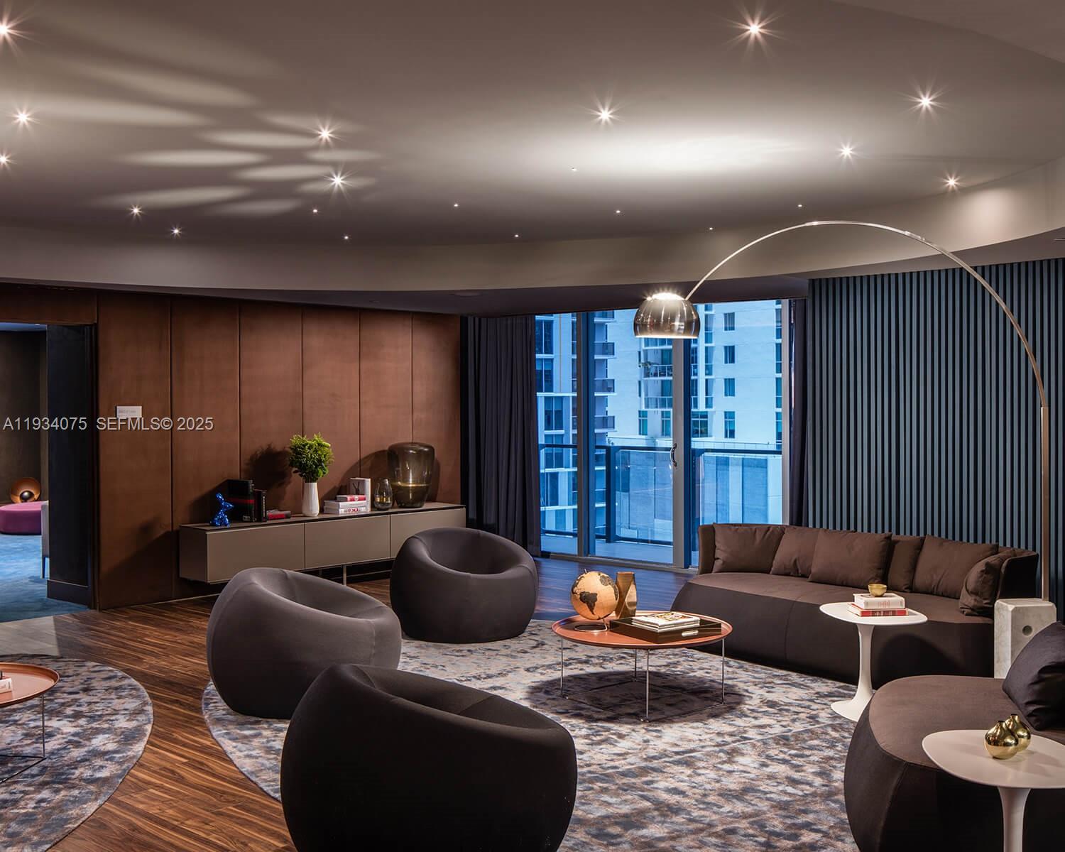 REACH CONDO - Residential