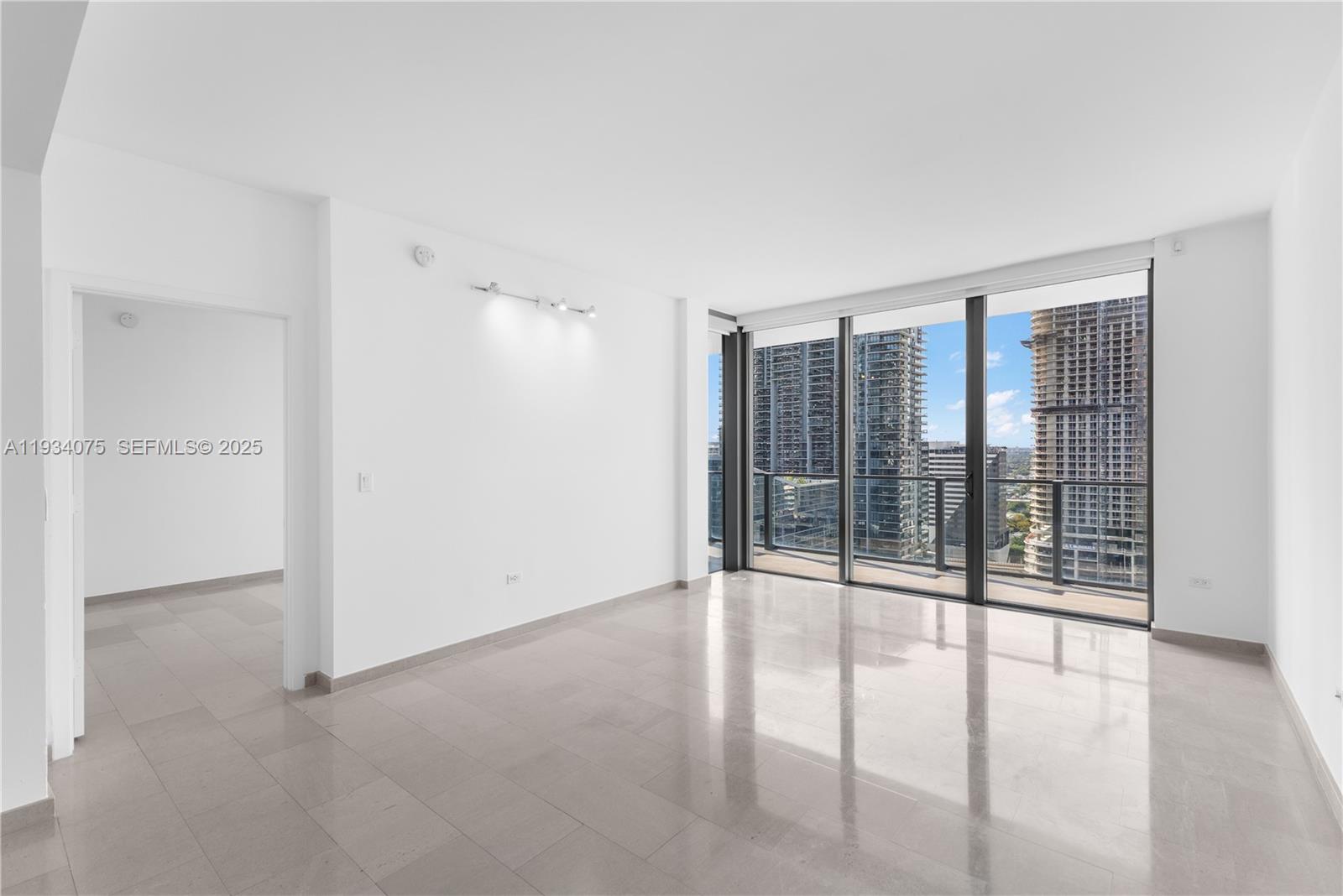 REACH CONDO - Residential