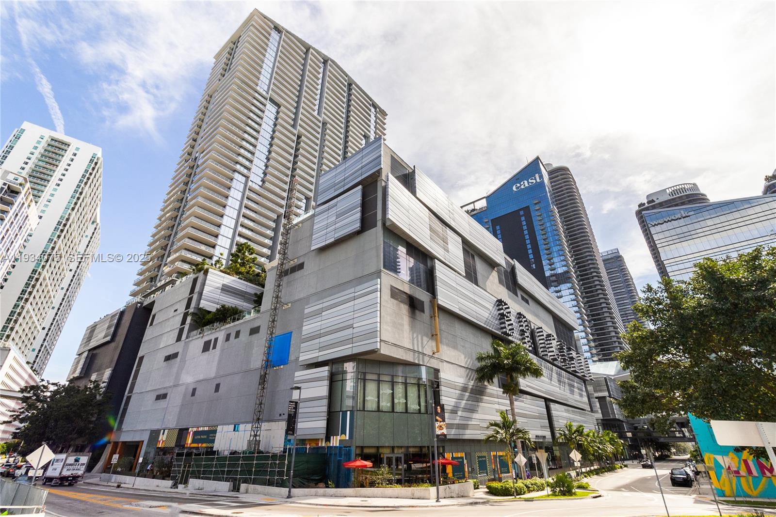 REACH CONDO - Residential