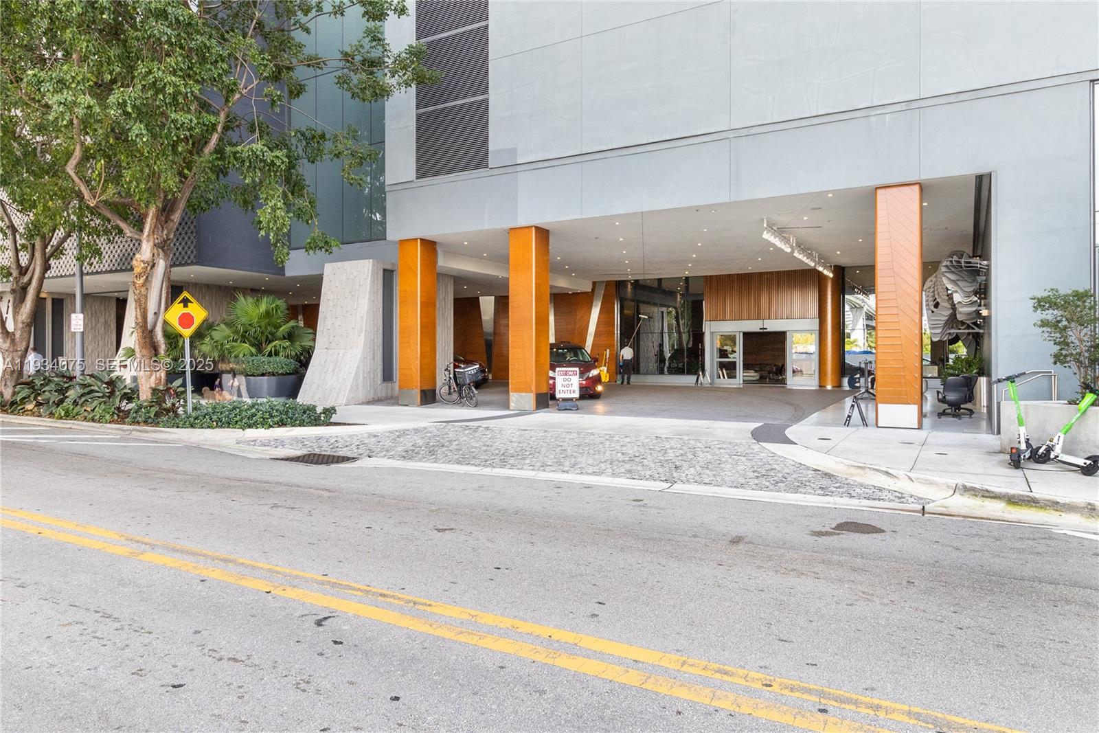 REACH CONDO - Residential