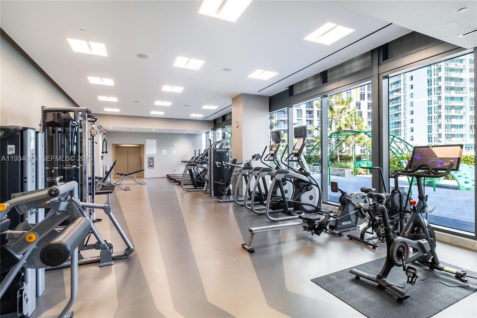 REACH CONDO - Residential