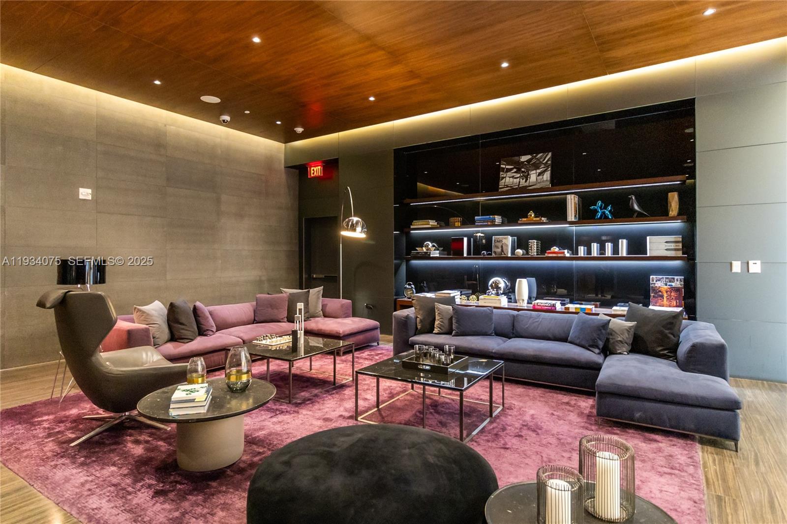 REACH CONDO - Residential