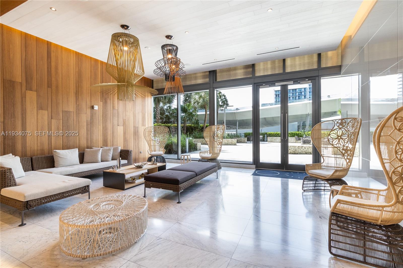 REACH CONDO - Residential