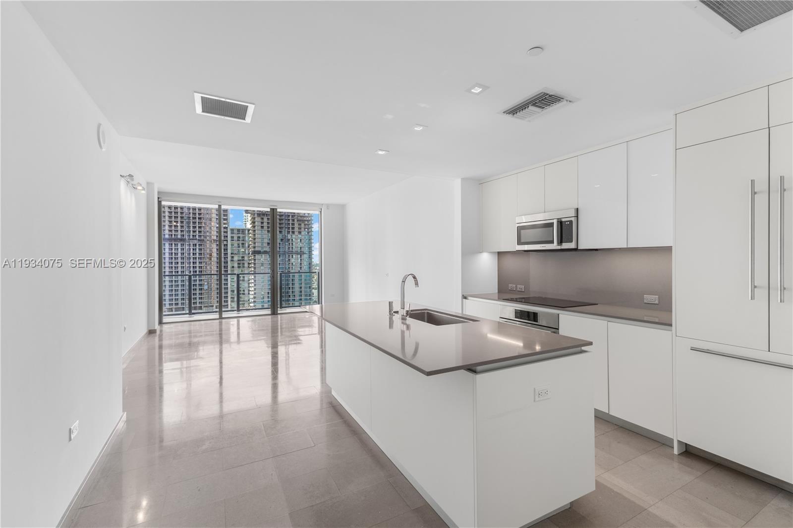 REACH CONDO - Residential