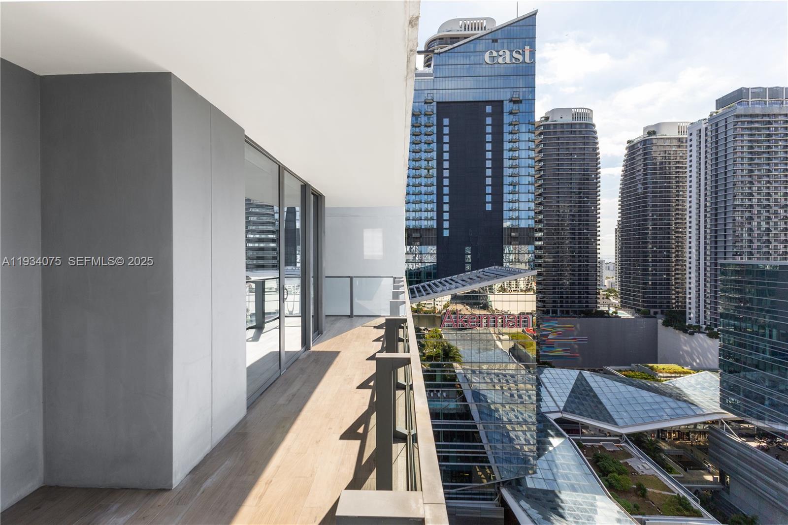 REACH CONDO - Residential