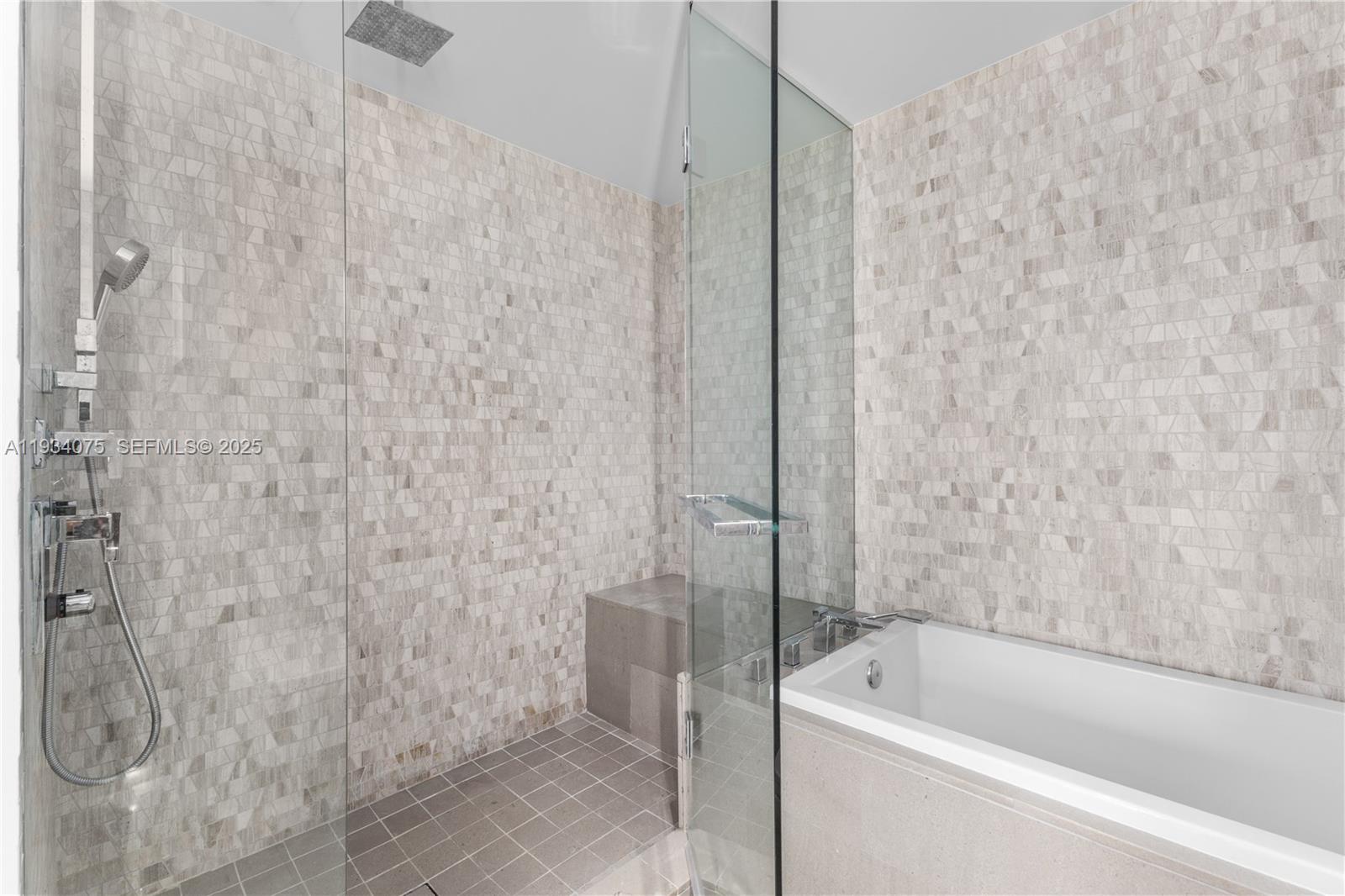 REACH CONDO - Residential