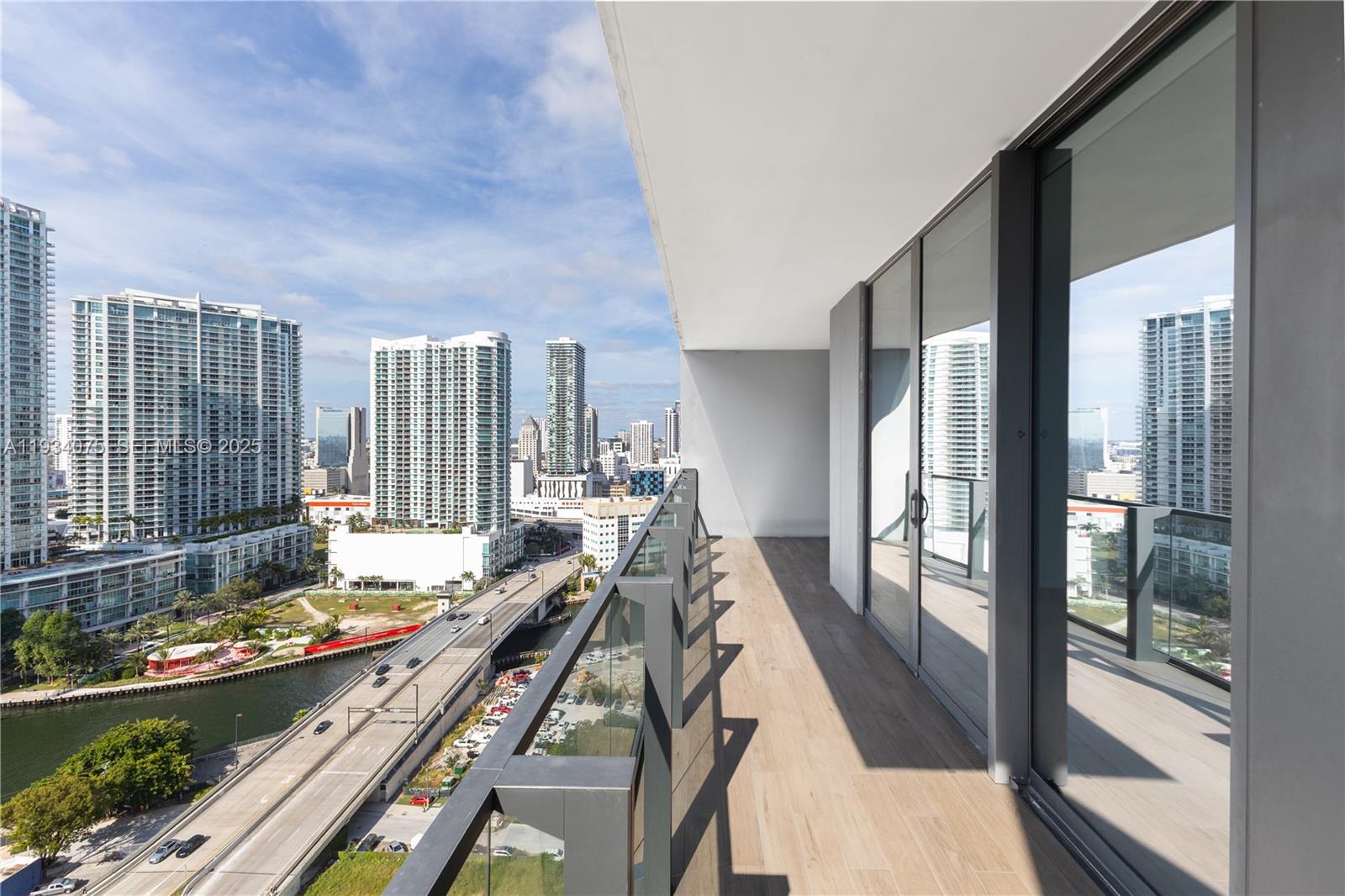 REACH CONDO - Residential