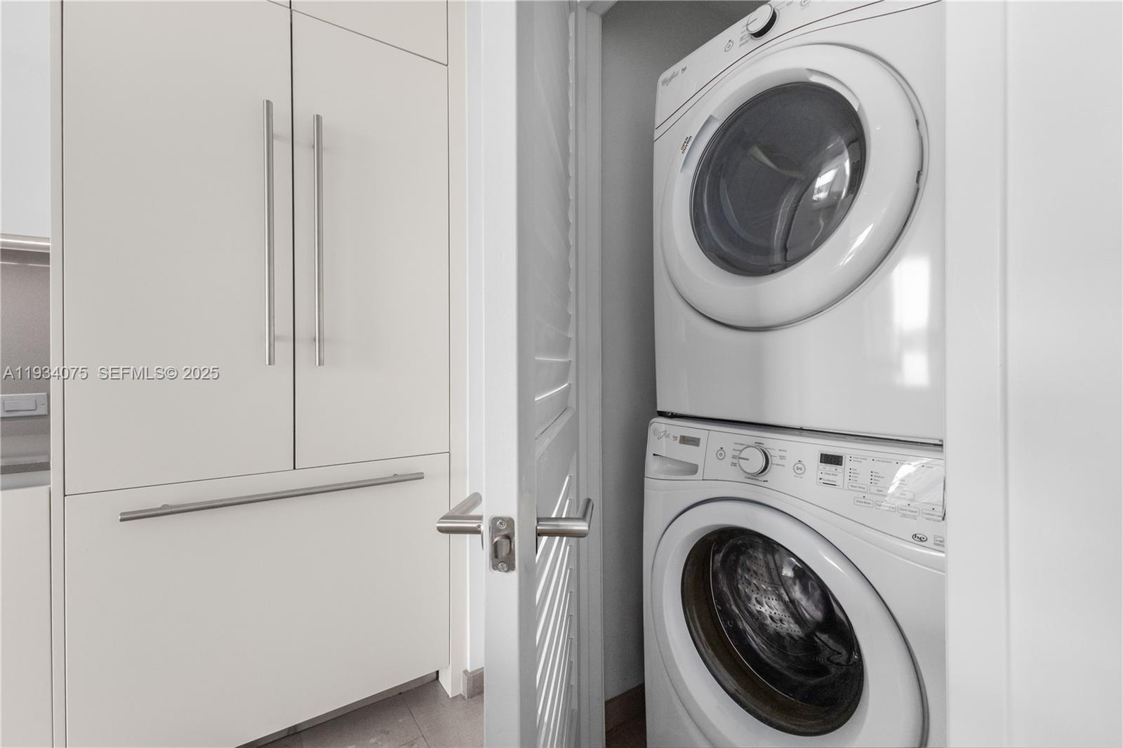 REACH CONDO - Residential