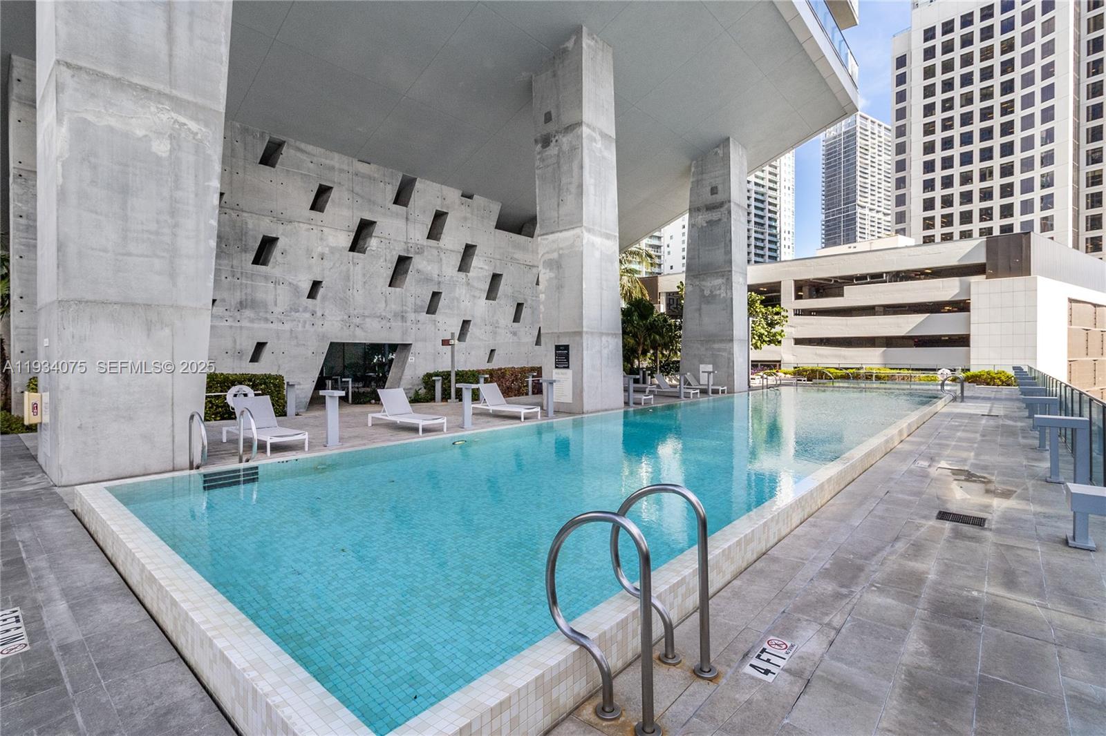 REACH CONDO - Residential