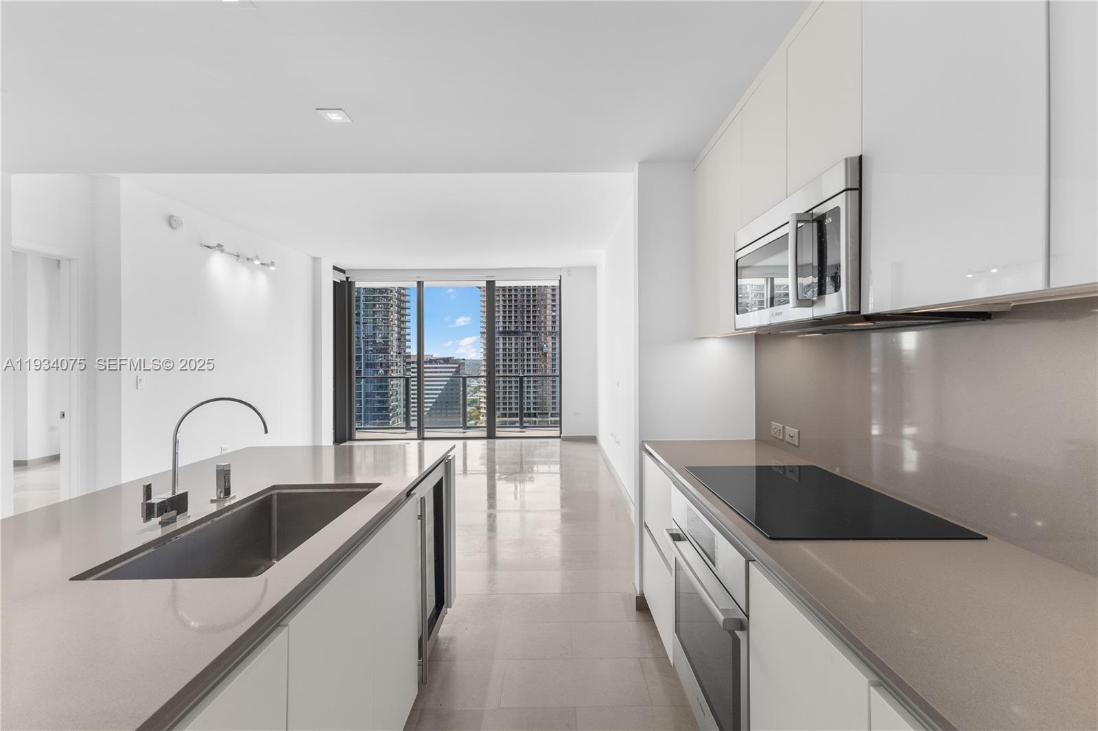 REACH CONDO - Residential