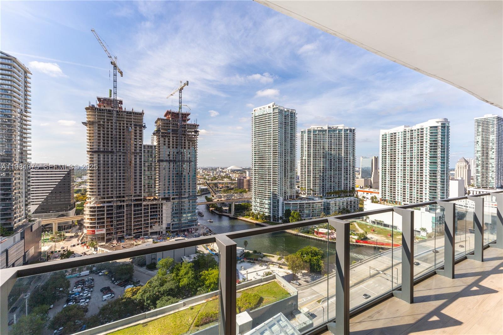 REACH CONDO - Residential