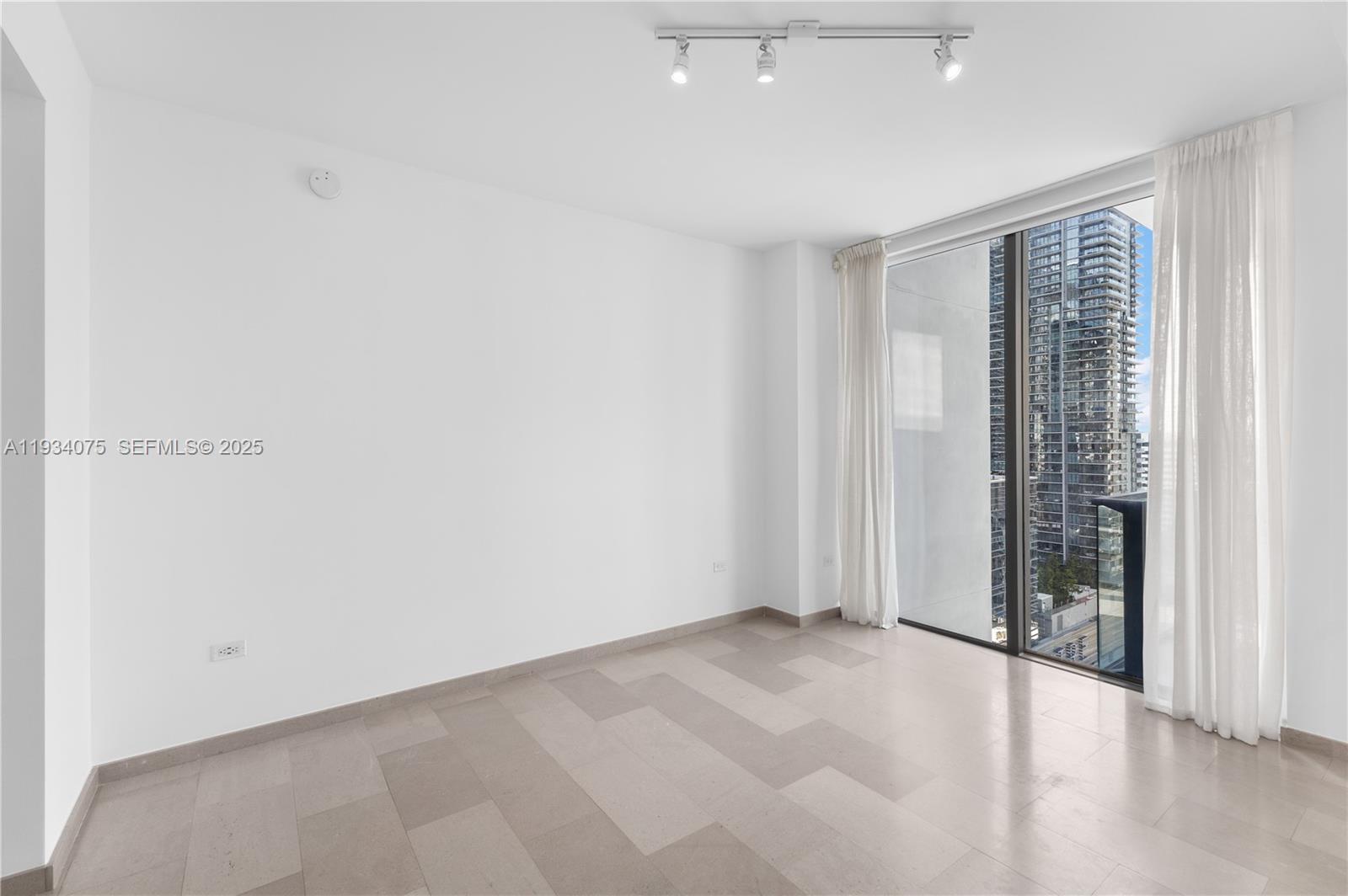 REACH CONDO - Residential