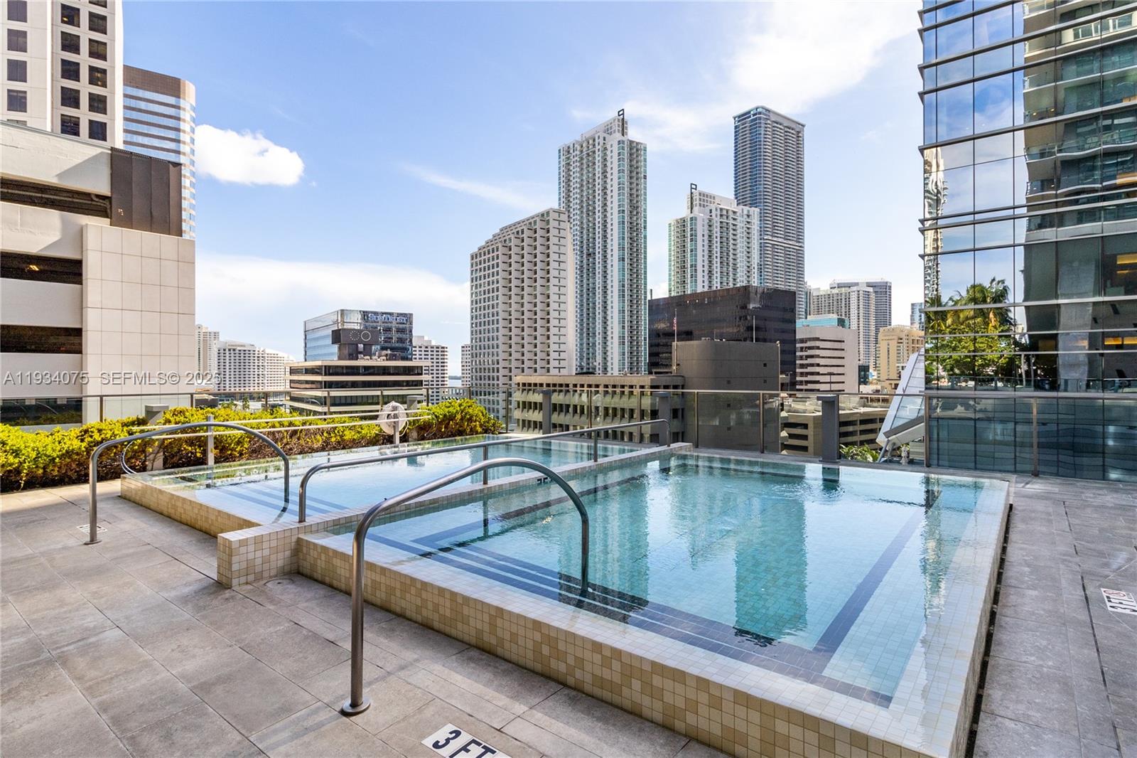 REACH CONDO - Residential