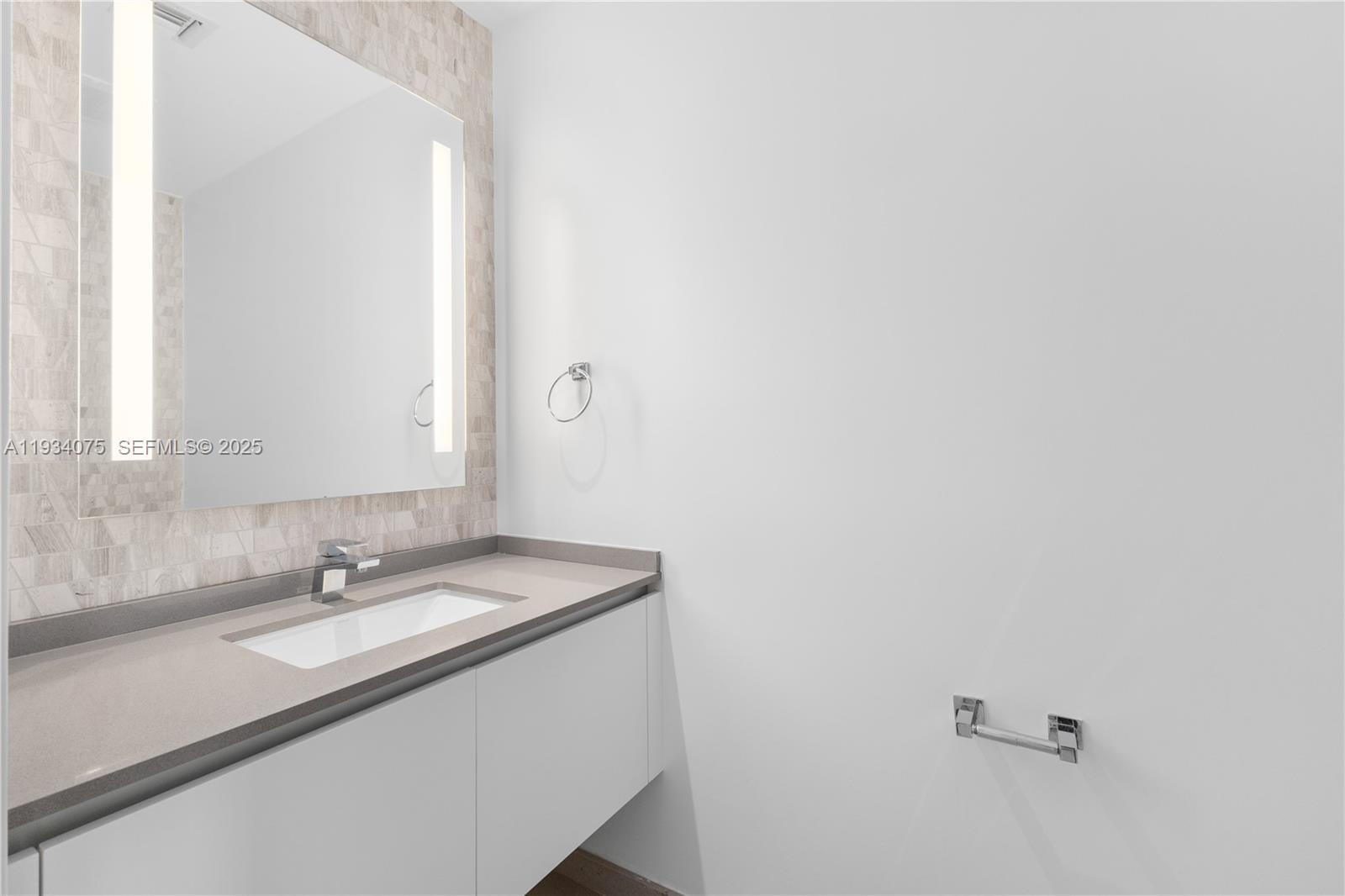 REACH CONDO - Residential