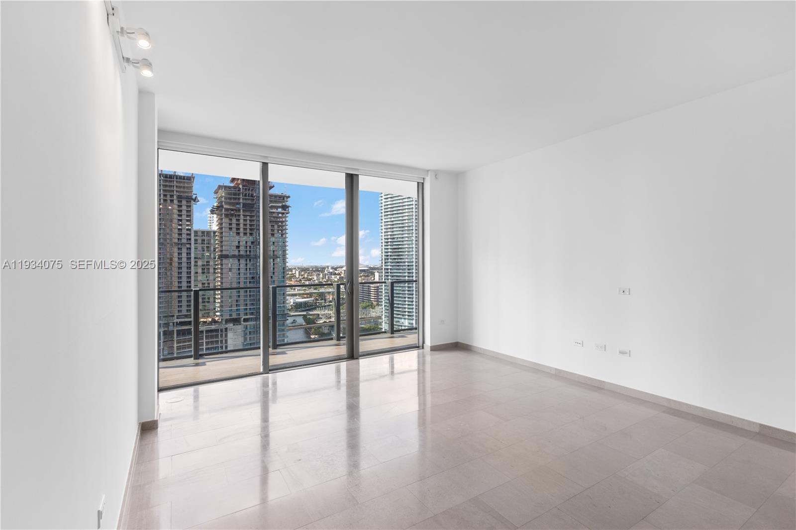 REACH CONDO - Residential