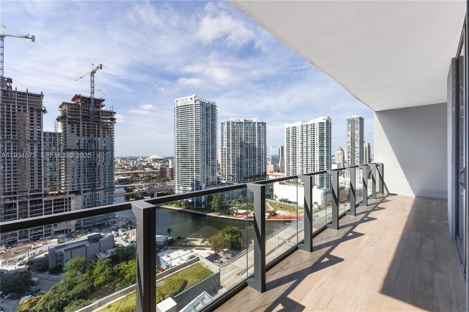 REACH CONDO - Residential