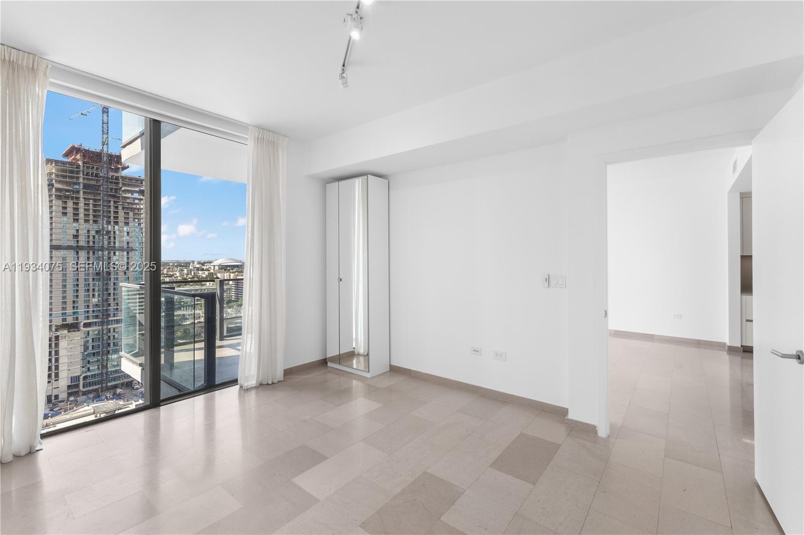 REACH CONDO - Residential