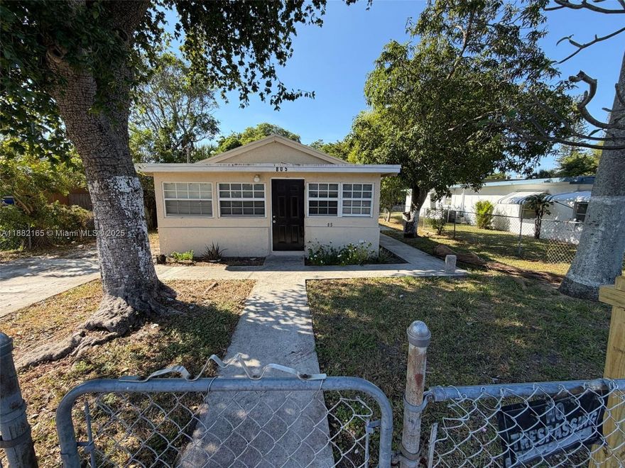 Single family house in a quiet neighborhood and developing area. 3 bedroom 2 bath with a huge fenced yard. Close to Atlantic Blvd and I-95, location accesible to shopping, schools, restaurants, parks and places of worship.