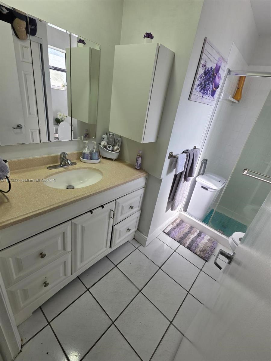 ROZLAND CONDO - Residential